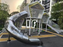 大型游乐设施的定期检验周期是多久？